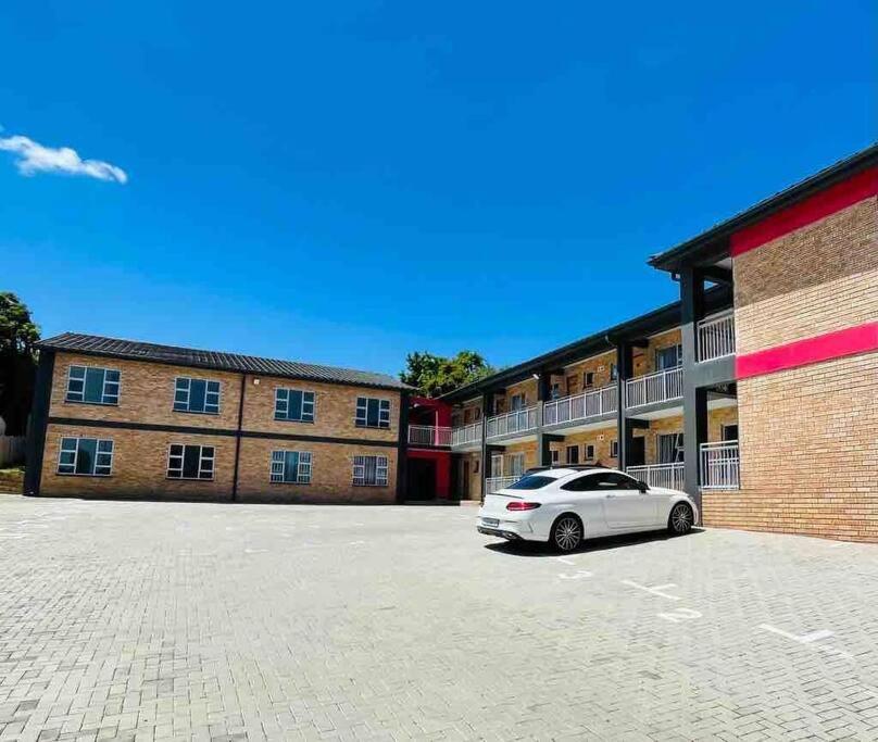 Trendy, Comfortable 1 Bedroom Apartments In Мтата Экстерьер фото
